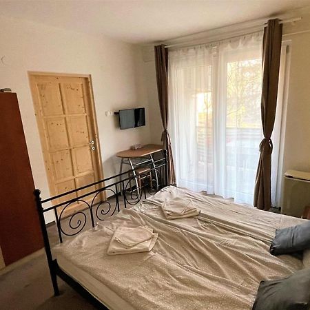 Evi Apartman Еґер Екстер'єр фото
