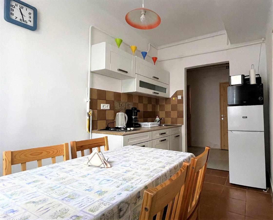 Evi Apartman Еґер Екстер'єр фото