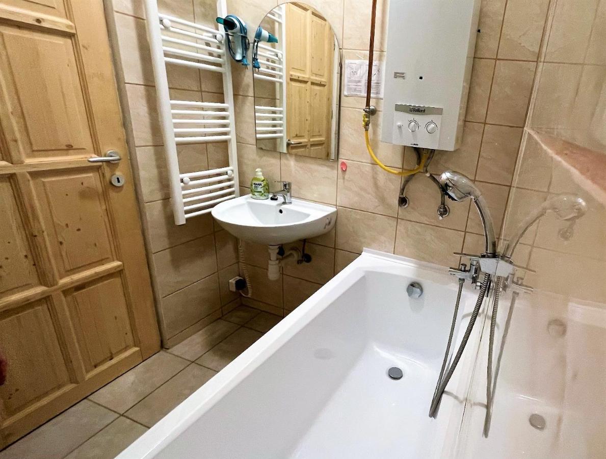 Evi Apartman Еґер Екстер'єр фото