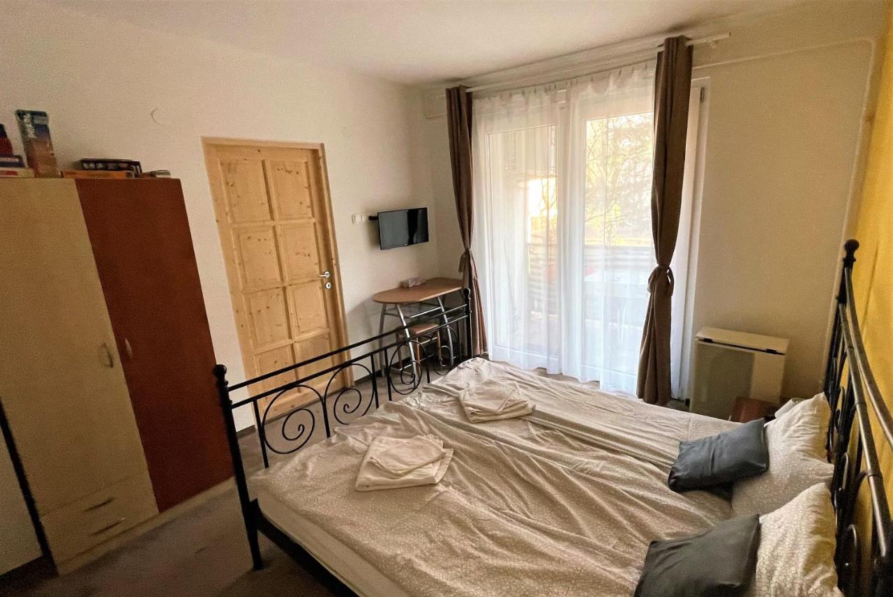 Evi Apartman Еґер Екстер'єр фото
