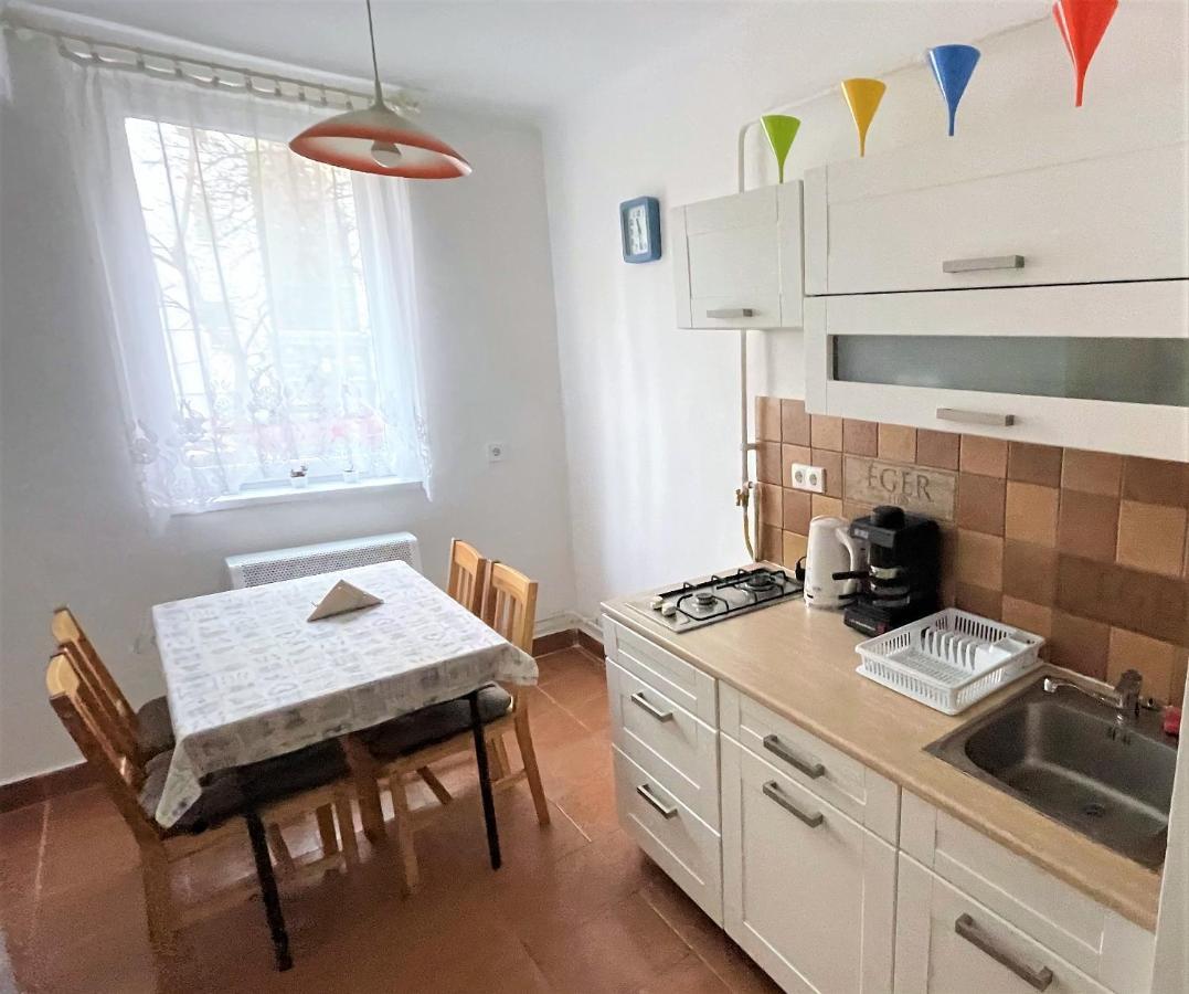 Evi Apartman Еґер Екстер'єр фото