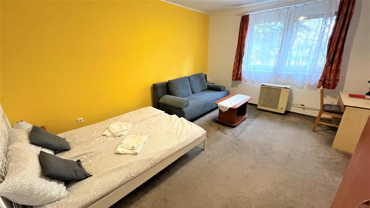 Evi Apartman Еґер Екстер'єр фото