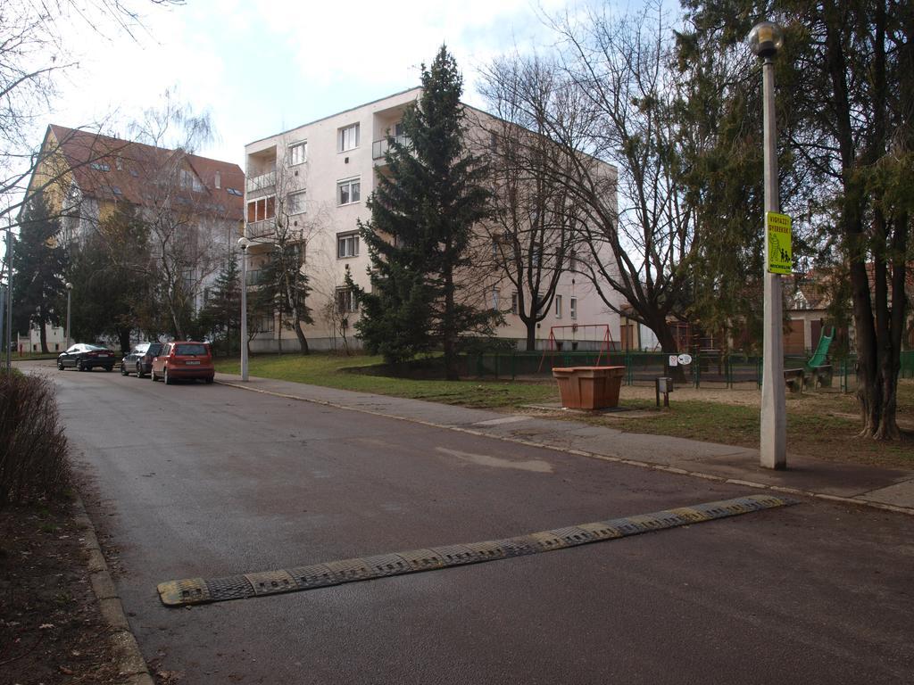 Evi Apartman Еґер Екстер'єр фото