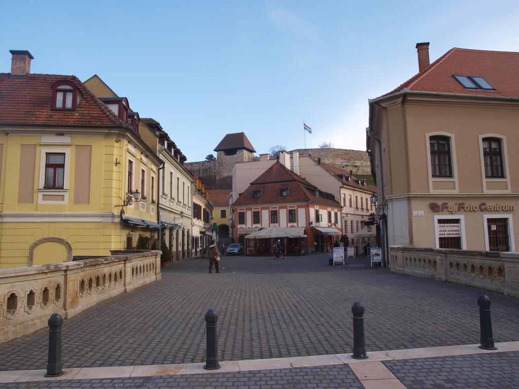 Evi Apartman Еґер Екстер'єр фото