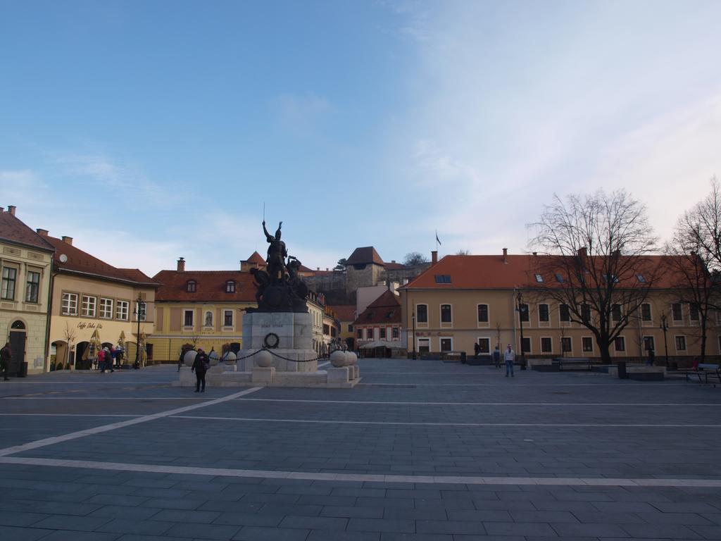 Evi Apartman Еґер Екстер'єр фото